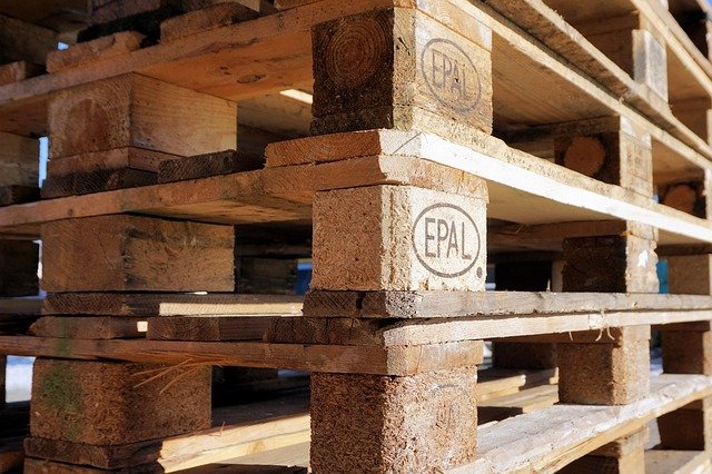 Où trouver des palettes de bois gratuites ?