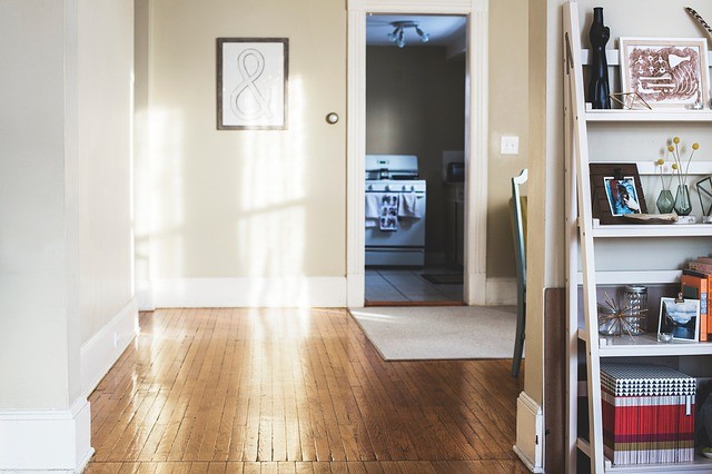 Montage porte coulissante : Comment installer une porte sur rail ?