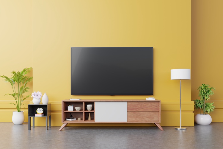 Comment habiller le mur derrière la télé ?